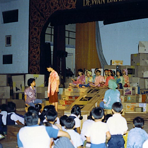 Kami Bukannya Patung